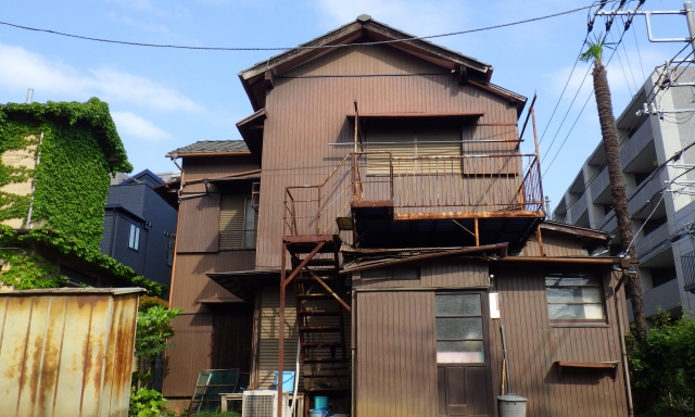 みやき町の空き家問題に挑む！再建築不可物件の活用術
